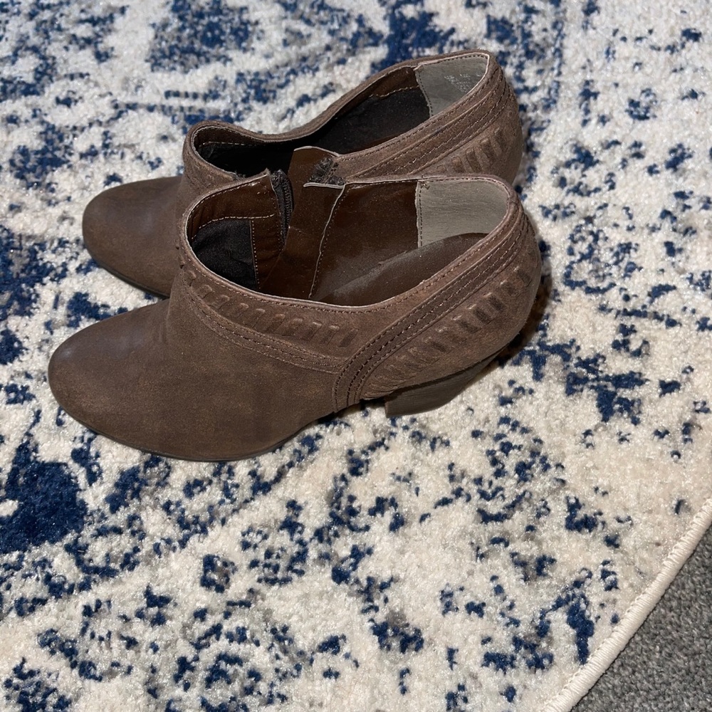 Tan booties - Picture 2 of 5
